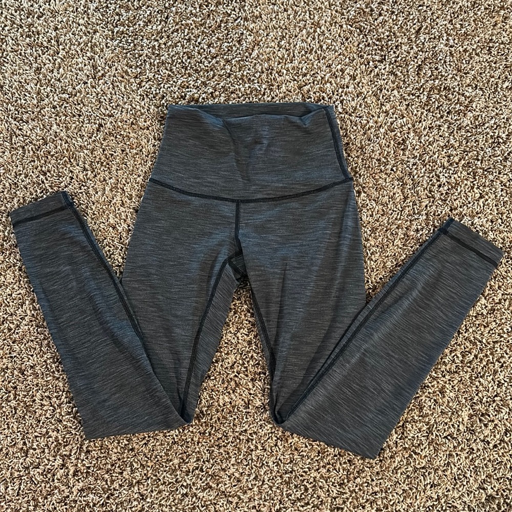 Grey LuluLemon leggings size 4 great shape!
